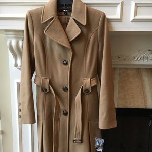 New DKNY winter coat, 80% wool, size 2, Ca…